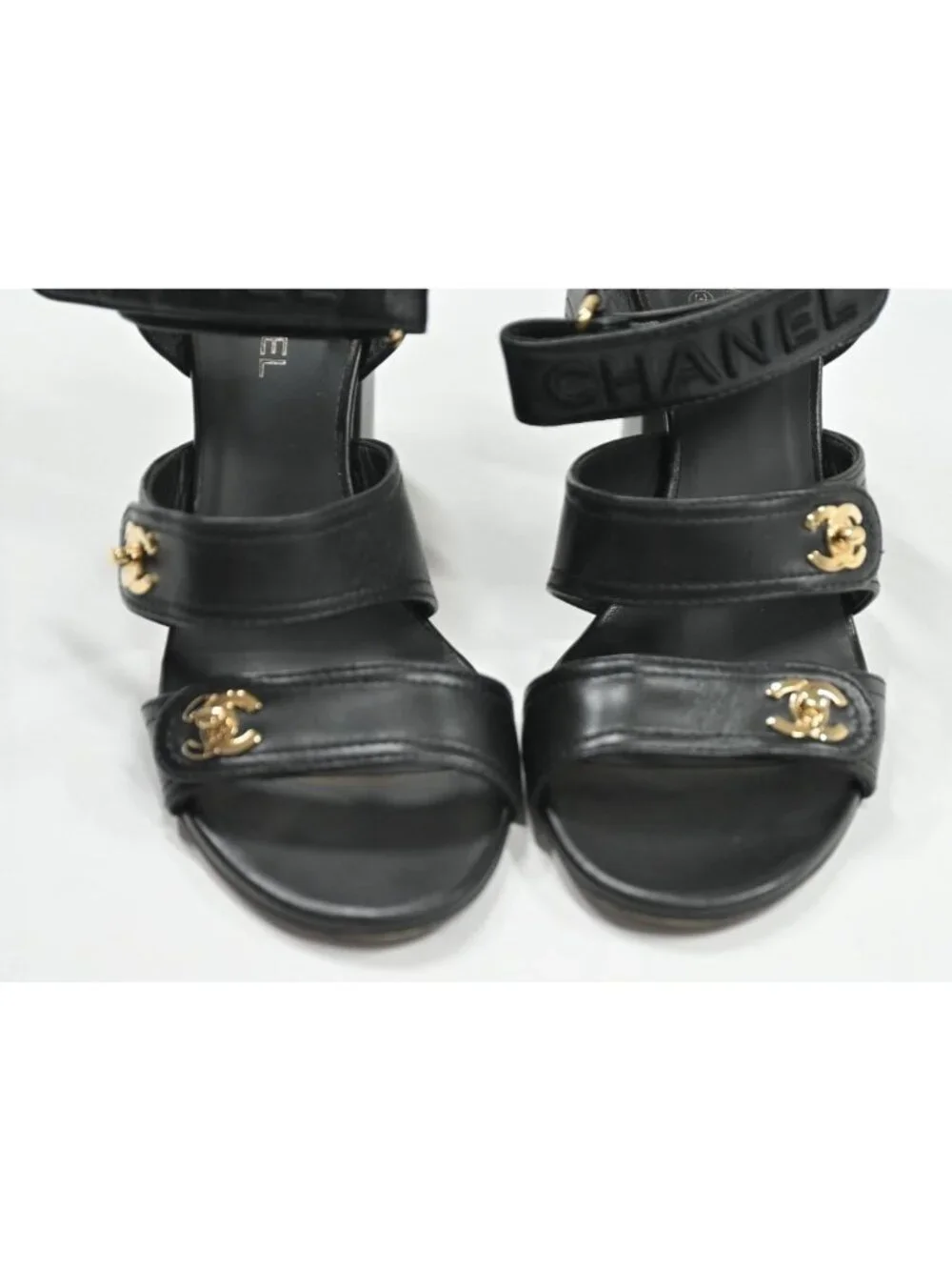 CHANEL excellent pre